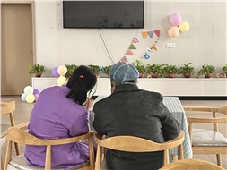 當(dāng)你老到忘了世界，我該拿什么來愛你